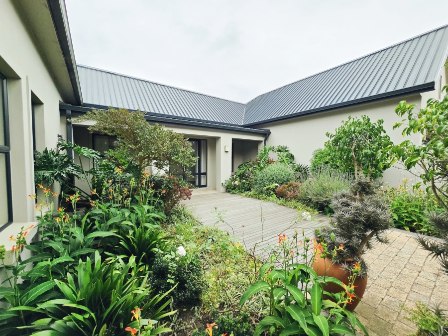 3 Bedroom Property for Sale in Kingswood Golf Estate Western Cape